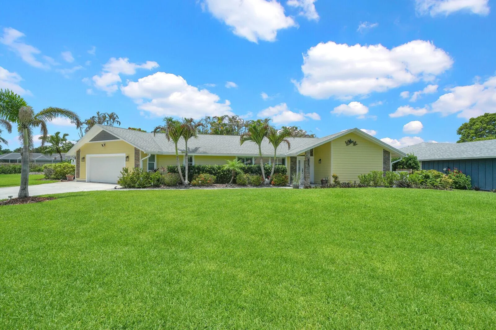 7986 SE Trenton Avenue, Hobe Sound, FL 33455
