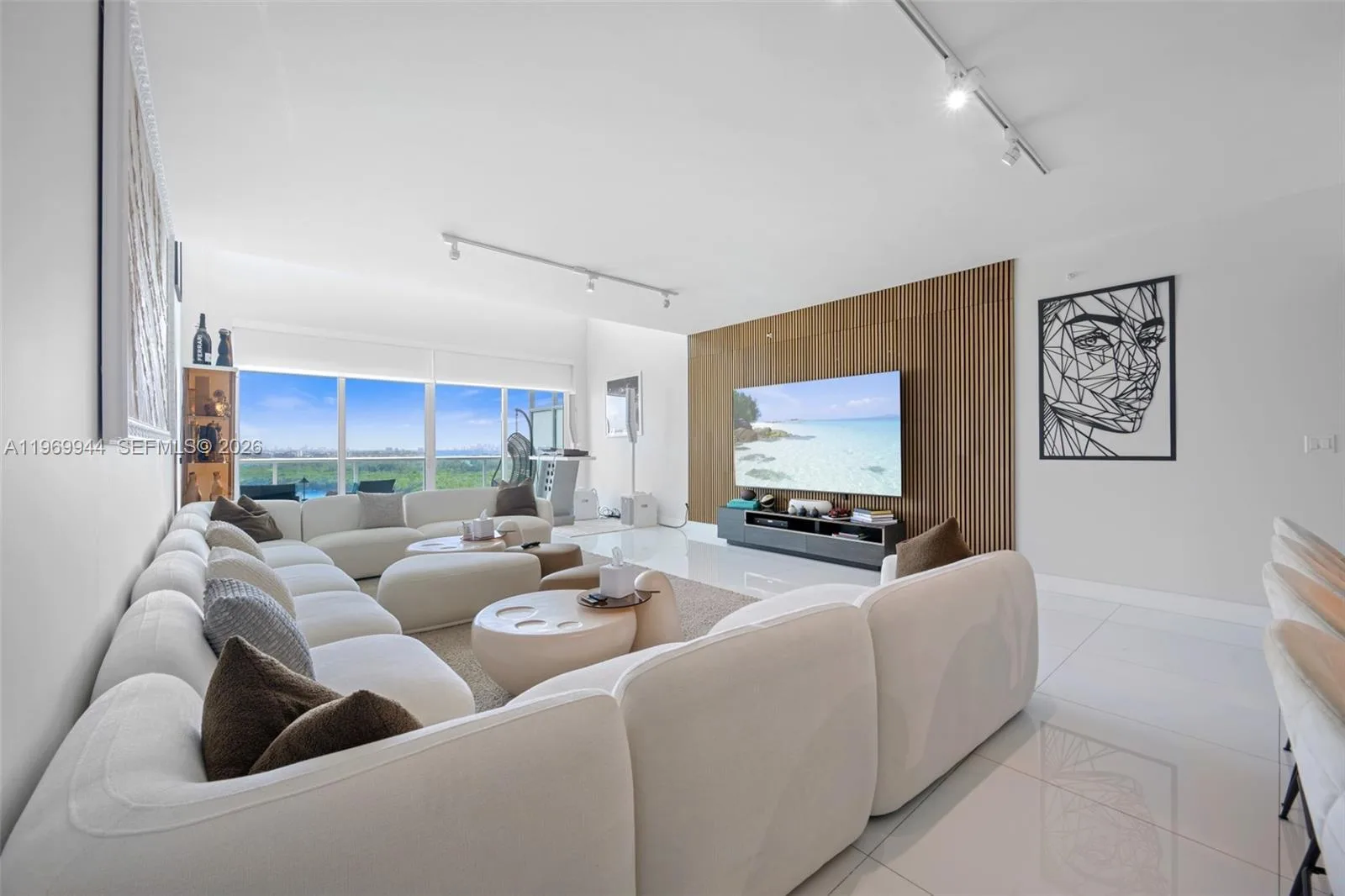 400 Sunny Isles Blvd # 2004, Sunny Isles Beach, FL 33160 photo 2