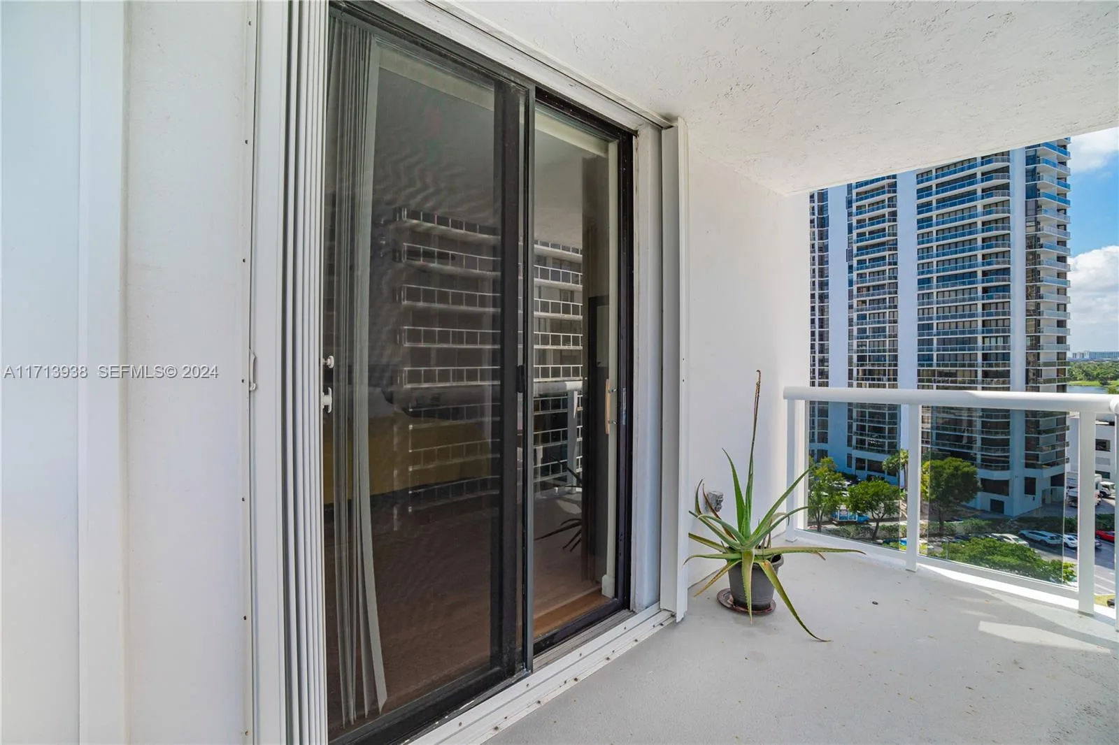 20515 E Country Club Dr # 1048, Aventura, FL 33180 photo 6