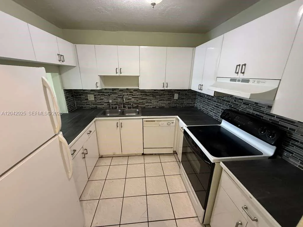1900 W 68th St # G308, Hialeah, FL 33014