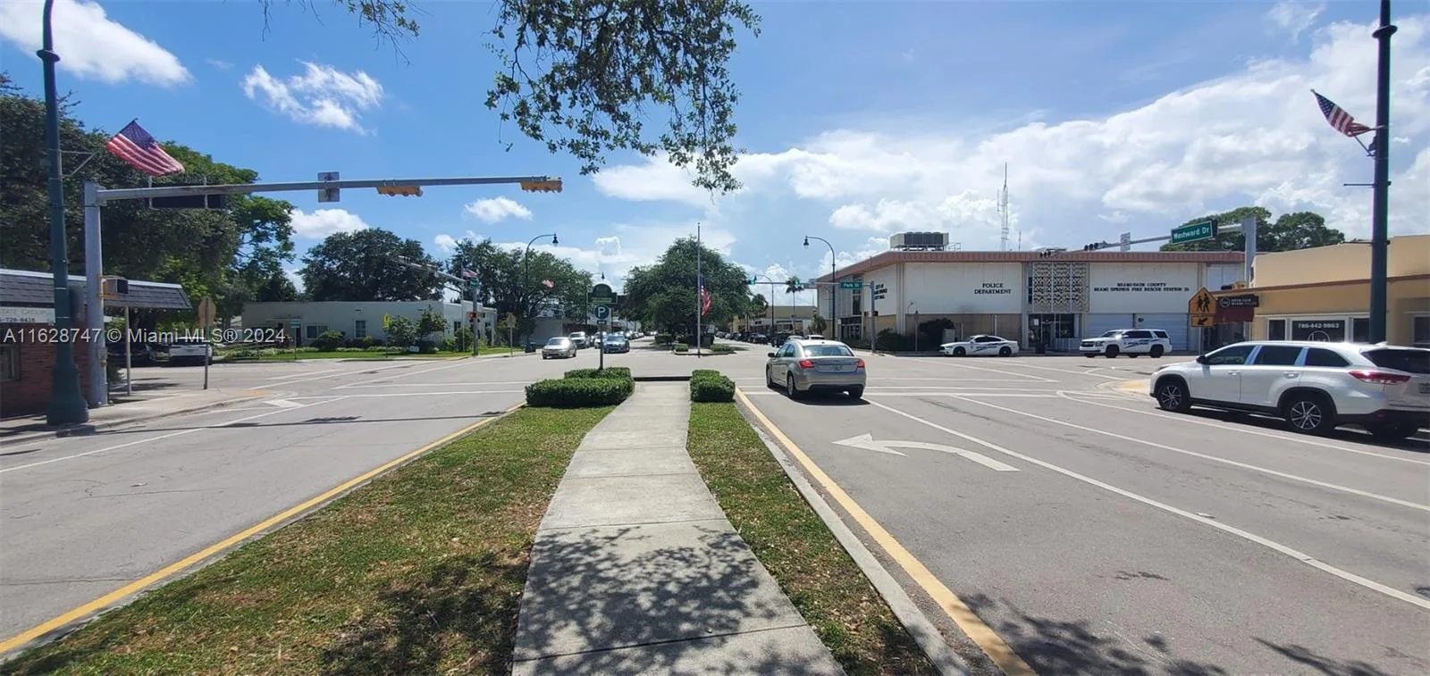 186 Westward Dr, Miami Springs, FL 33166 photo 3