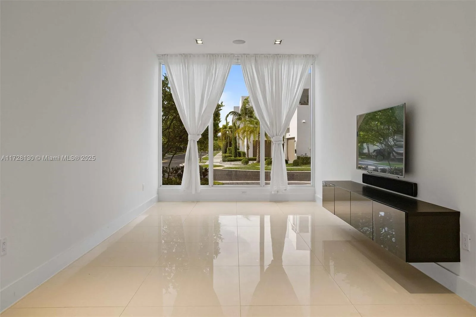 10296 NW 74th Ter, Doral, FL 33178 photo 5