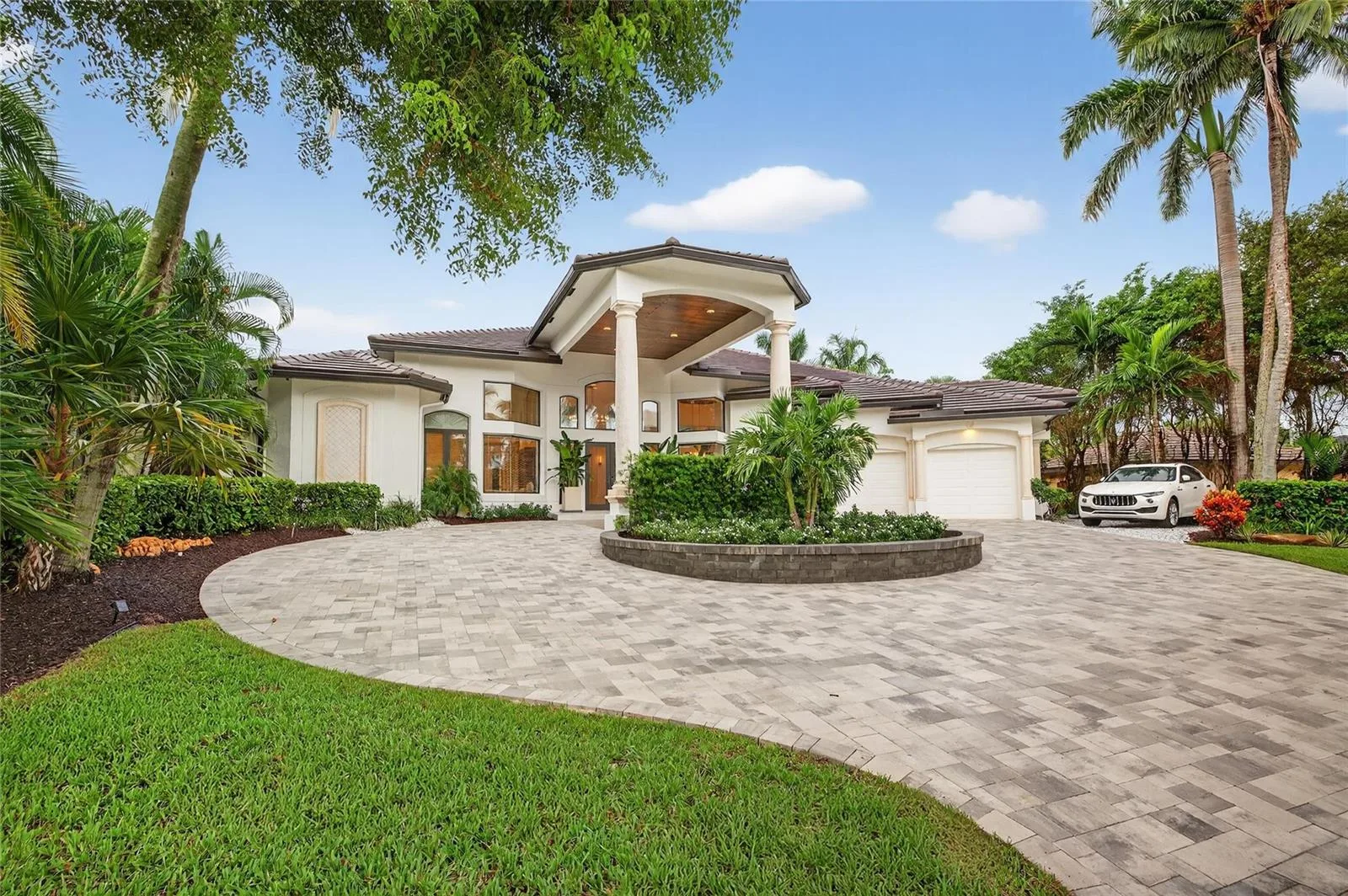 1518 E Lake Drive, Fort Lauderdale, FL 33316