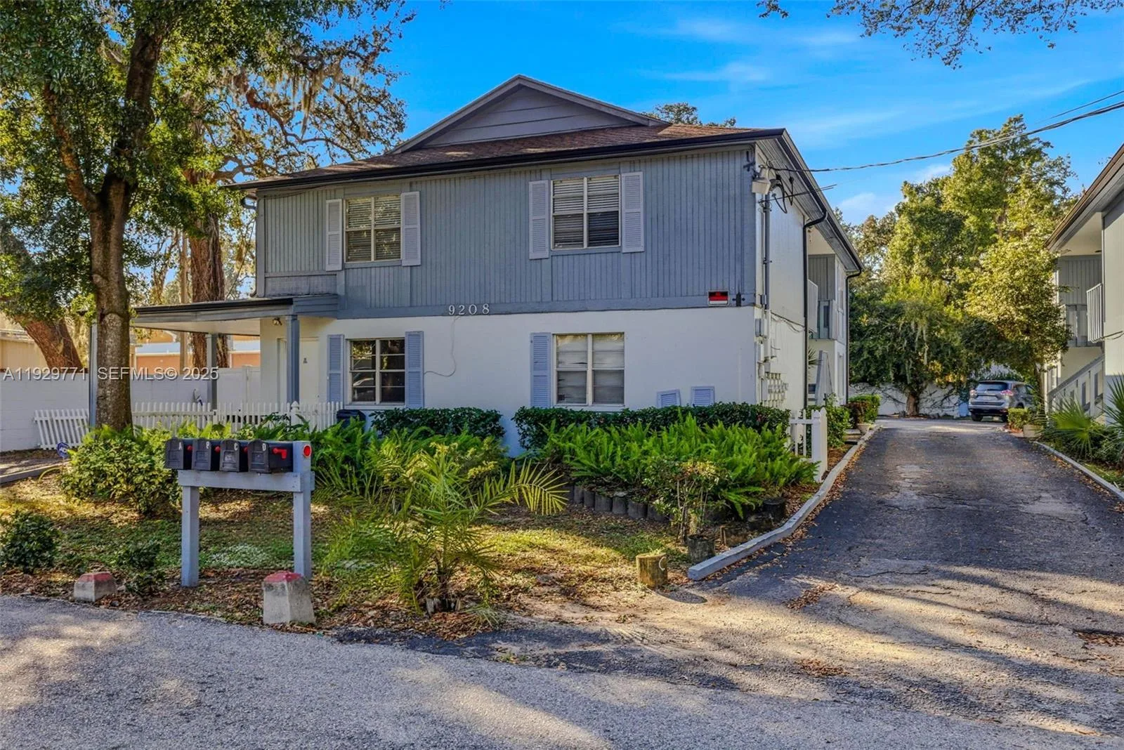 9208 N Connechusett Rd, FL 33617 photo 2
