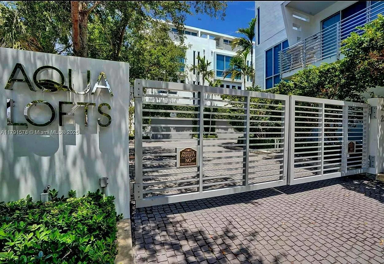 2743 NE 1ST Street, Pompano Beach, FL 33062 photo 3