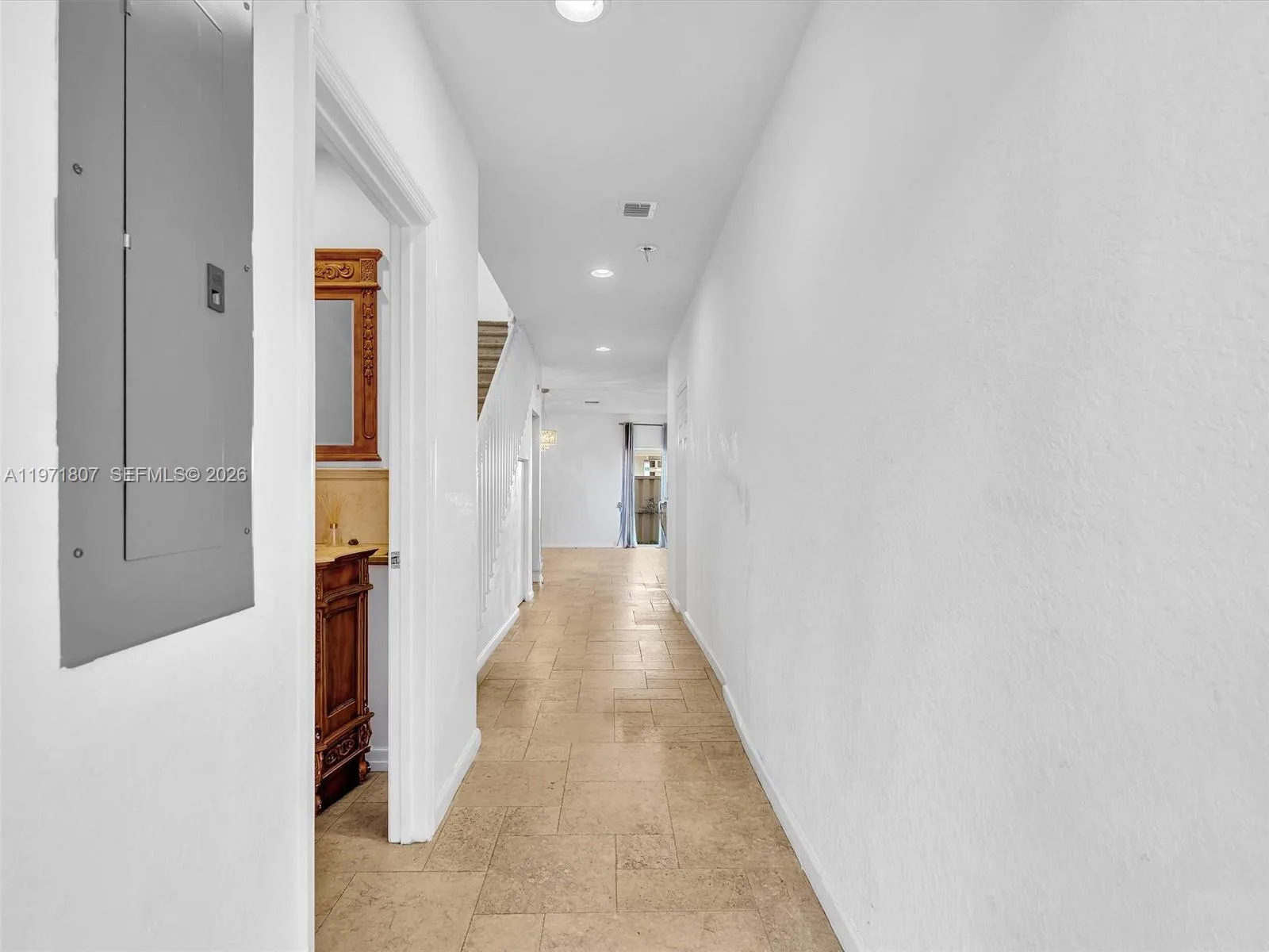 21 SE 3rd Ave, Hallandale Beach, FL 33009 photo 2