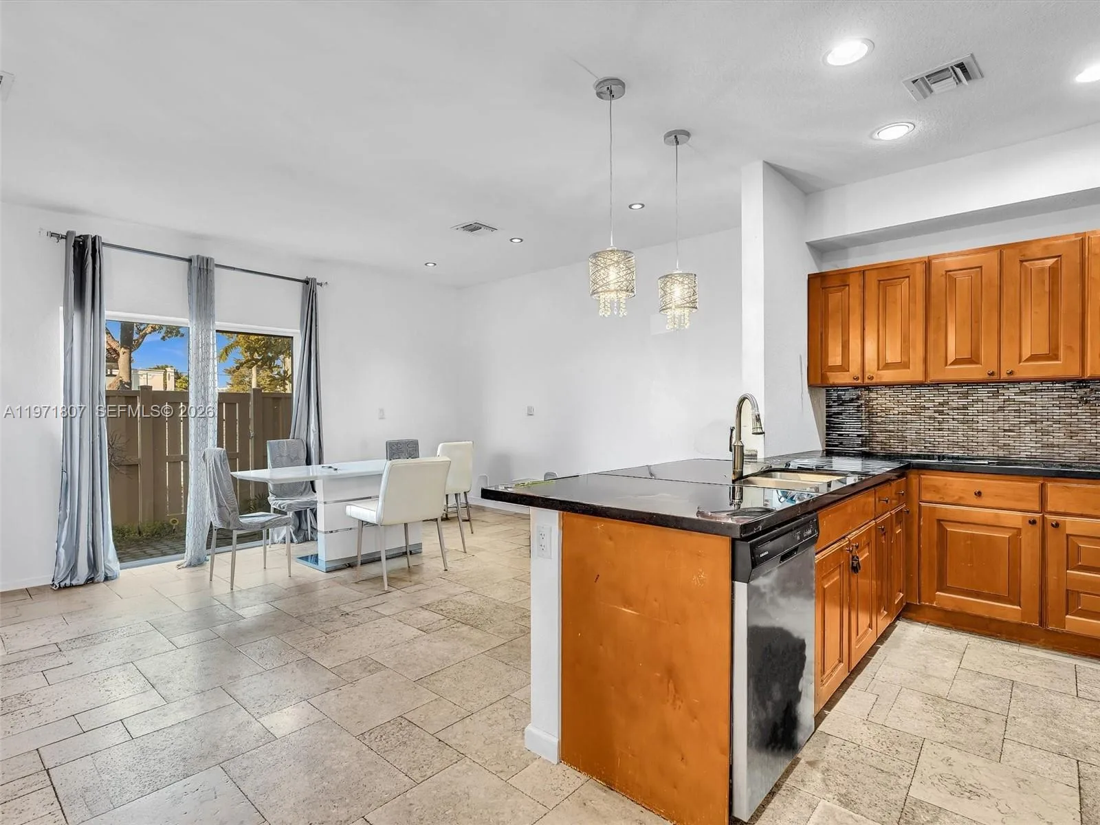 21 SE 3rd Ave, Hallandale Beach, FL 33009 photo 5
