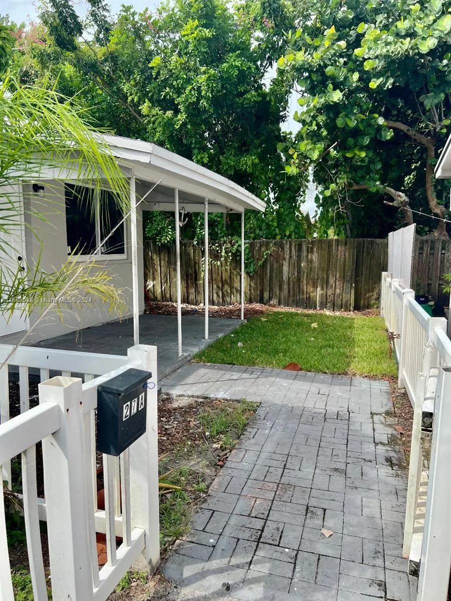 2419 Lincoln St # 23B, Hollywood, FL 33020