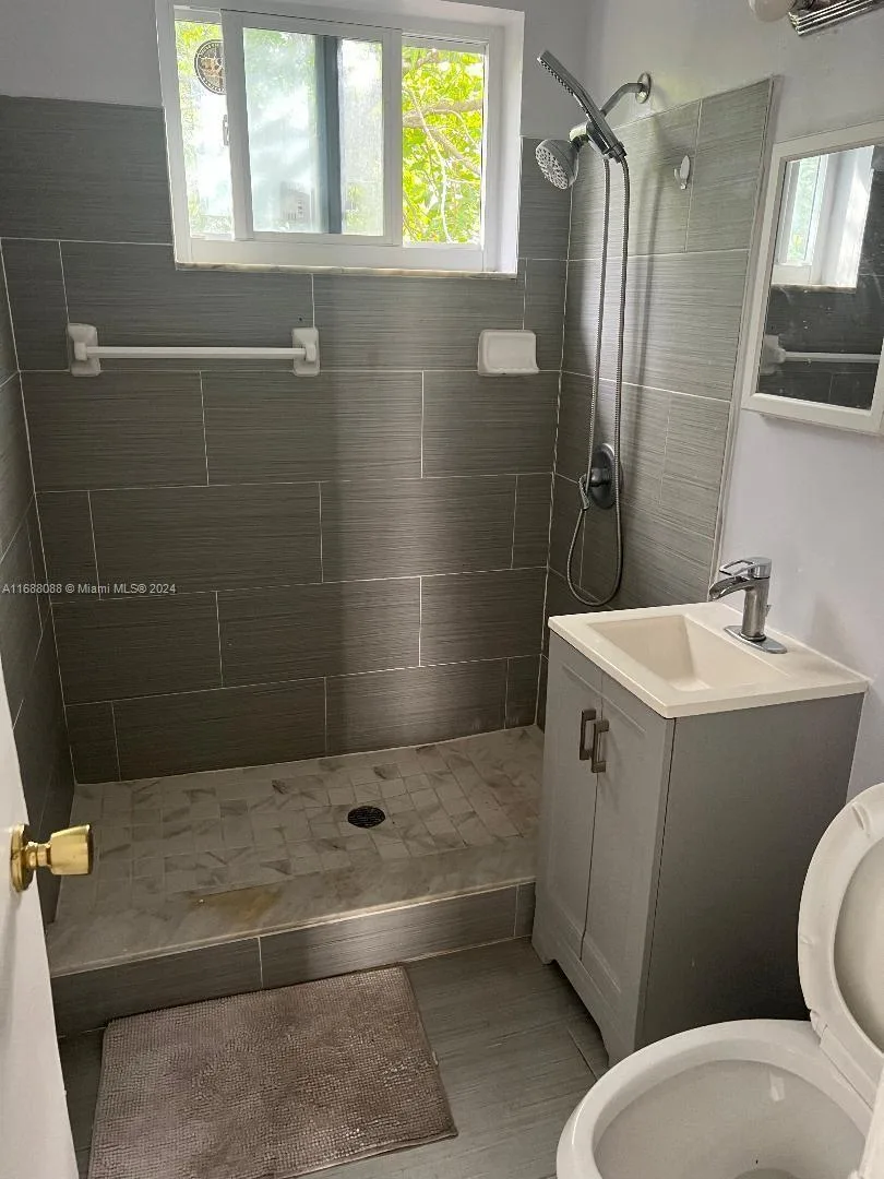 2419 Lincoln St # 23B, Hollywood, FL 33020 photo 3