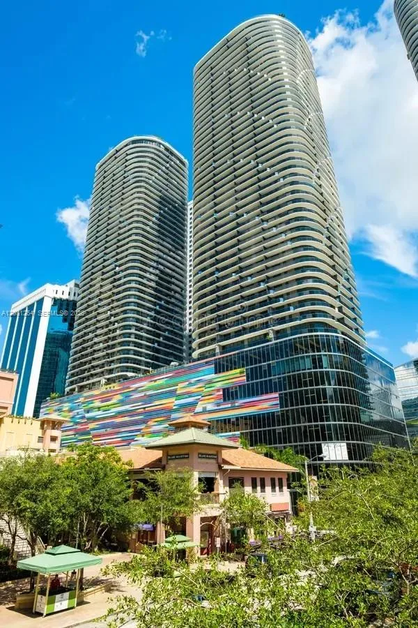 55 SW 9th St # 1001, Miami, FL 33130