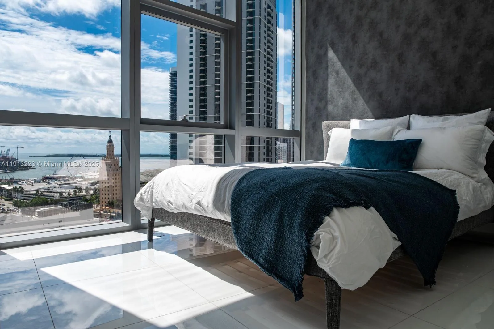 851 NE 1st Ave # 1811, Miami, FL 33132 photo 10