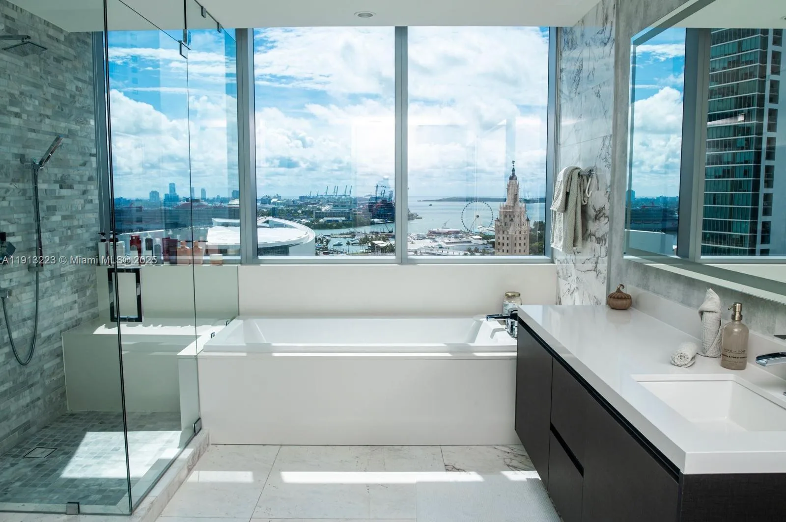 851 NE 1st Ave # 1811, Miami, FL 33132 photo 11