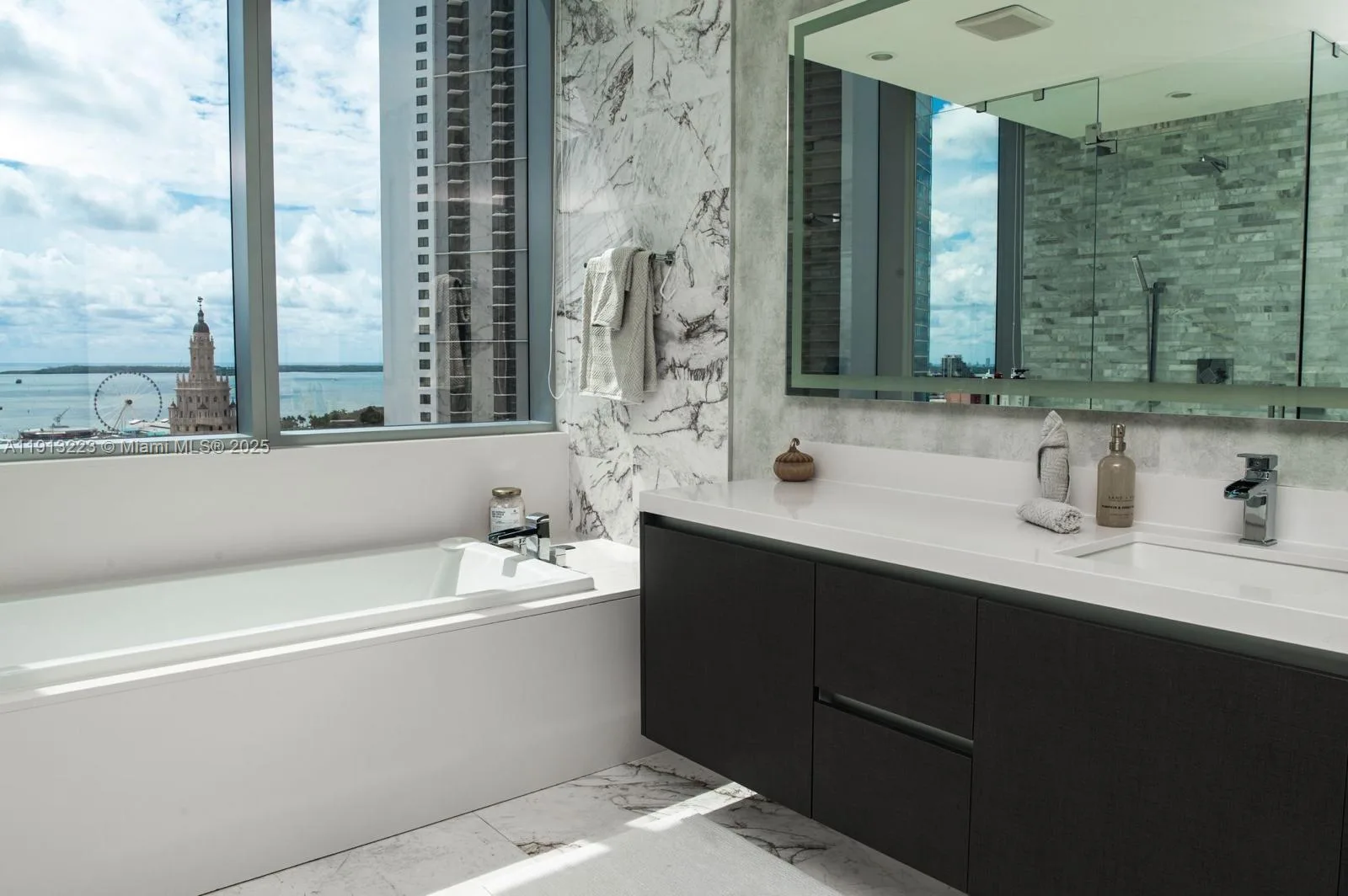 851 NE 1st Ave # 1811, Miami, FL 33132 photo 12