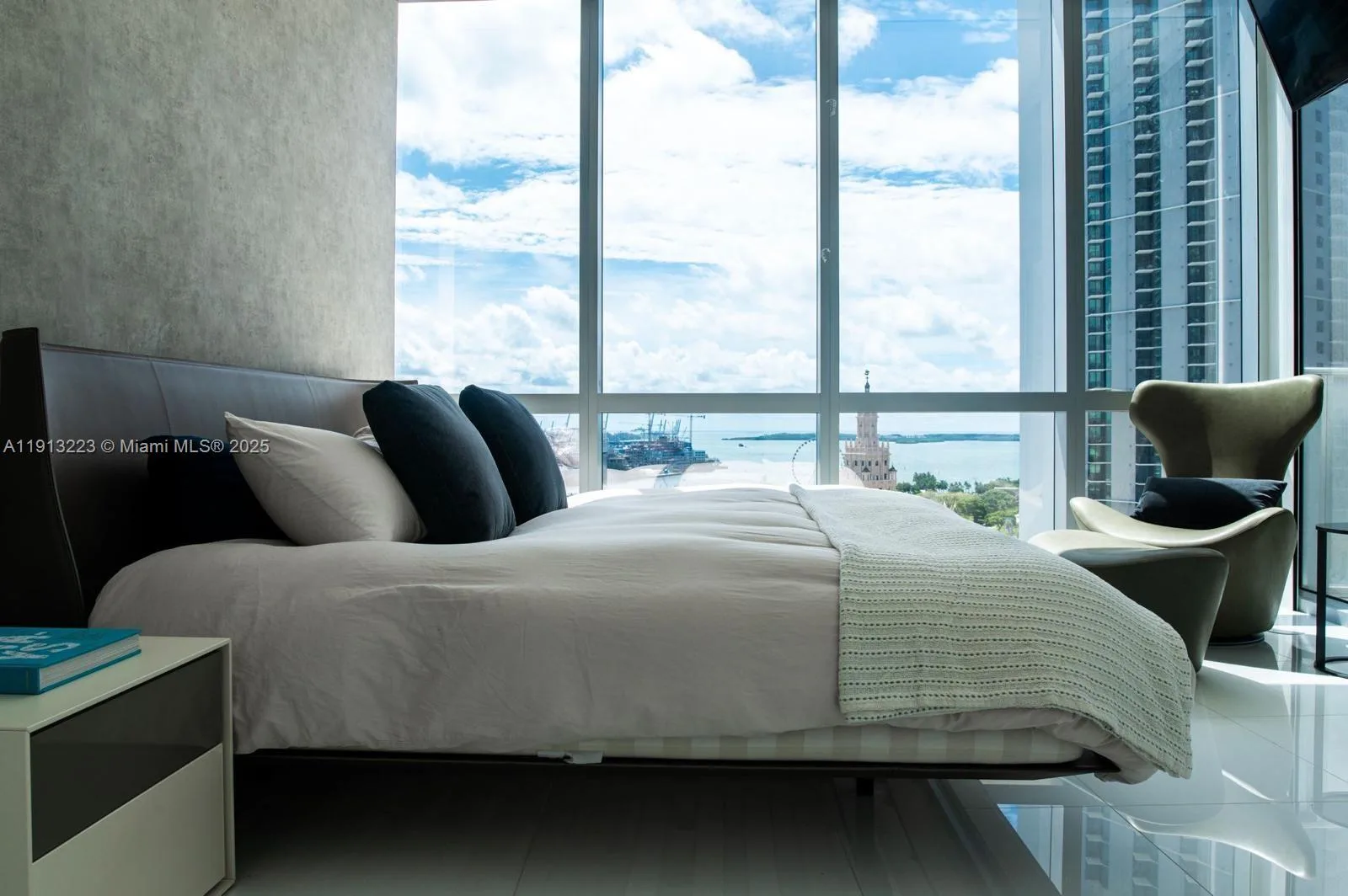 851 NE 1st Ave # 1811, Miami, FL 33132 photo 9