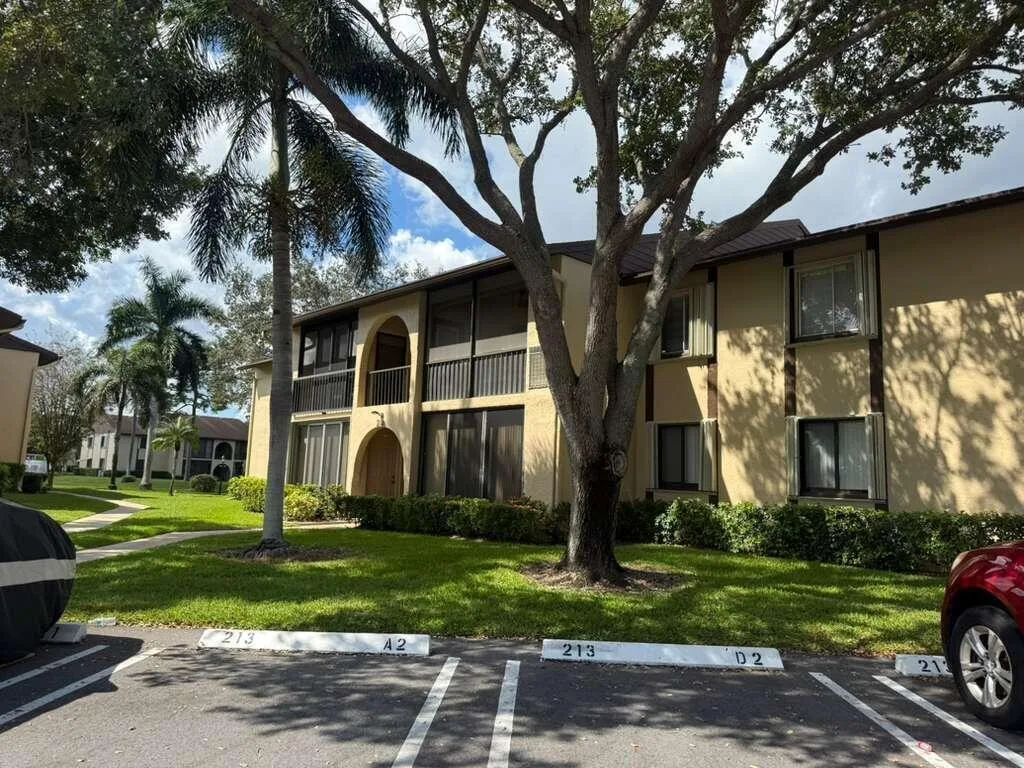213 Pine Hov Circle # D2, FL 33463