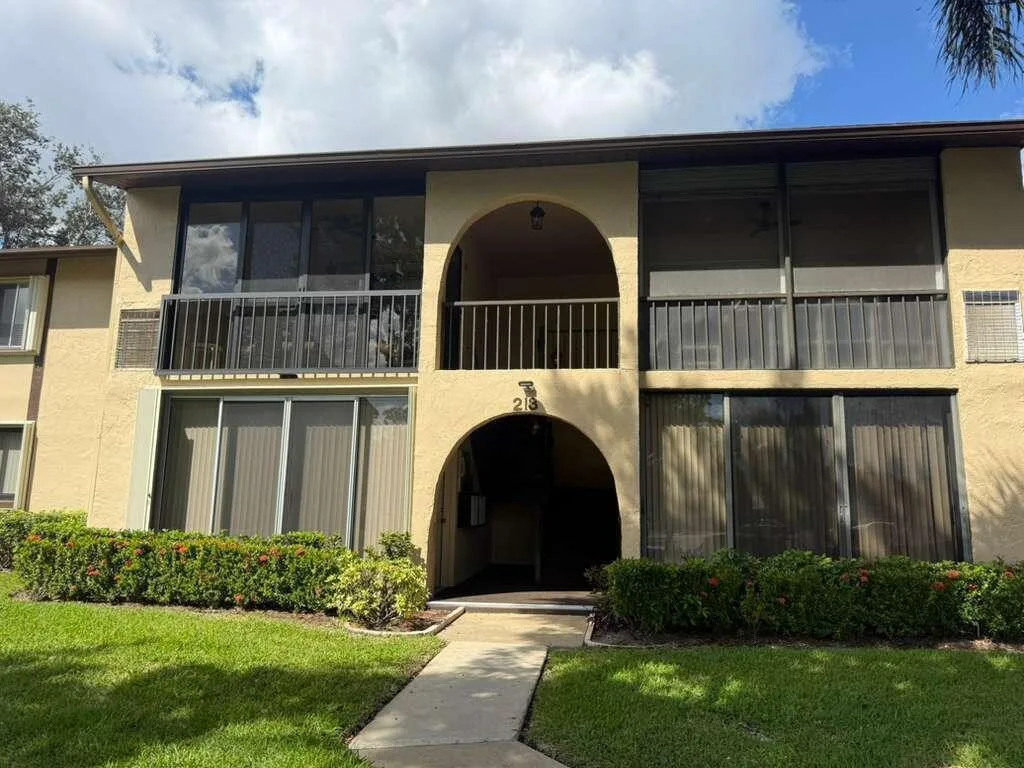213 Pine Hov Circle # D2, FL 33463 photo 6