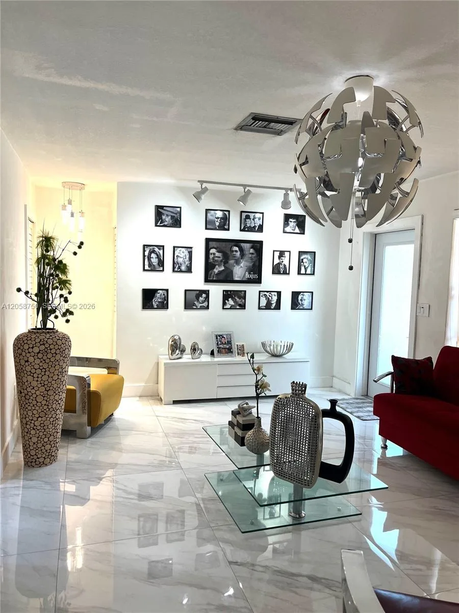 8025 NW 170th St, Hialeah, FL 33015 photo 2