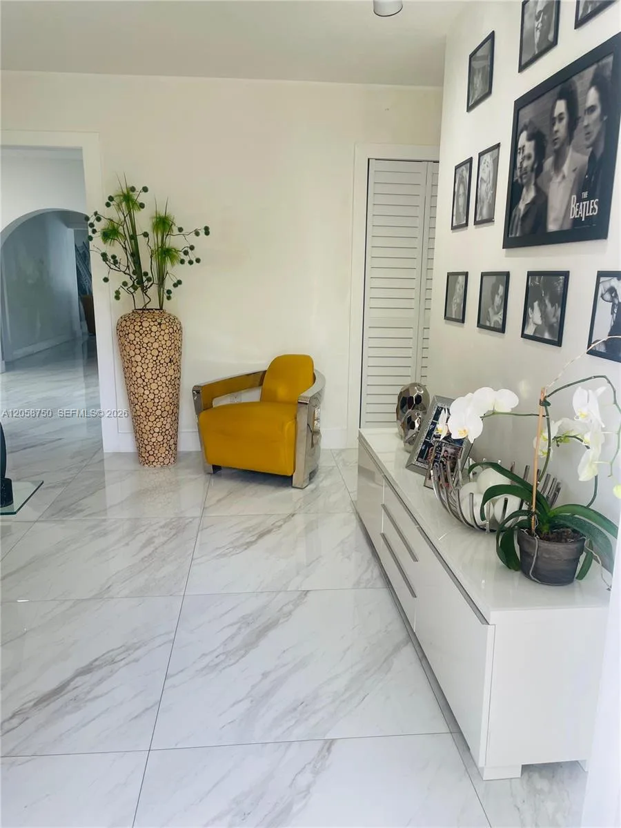 8025 NW 170th St, Hialeah, FL 33015 photo 4