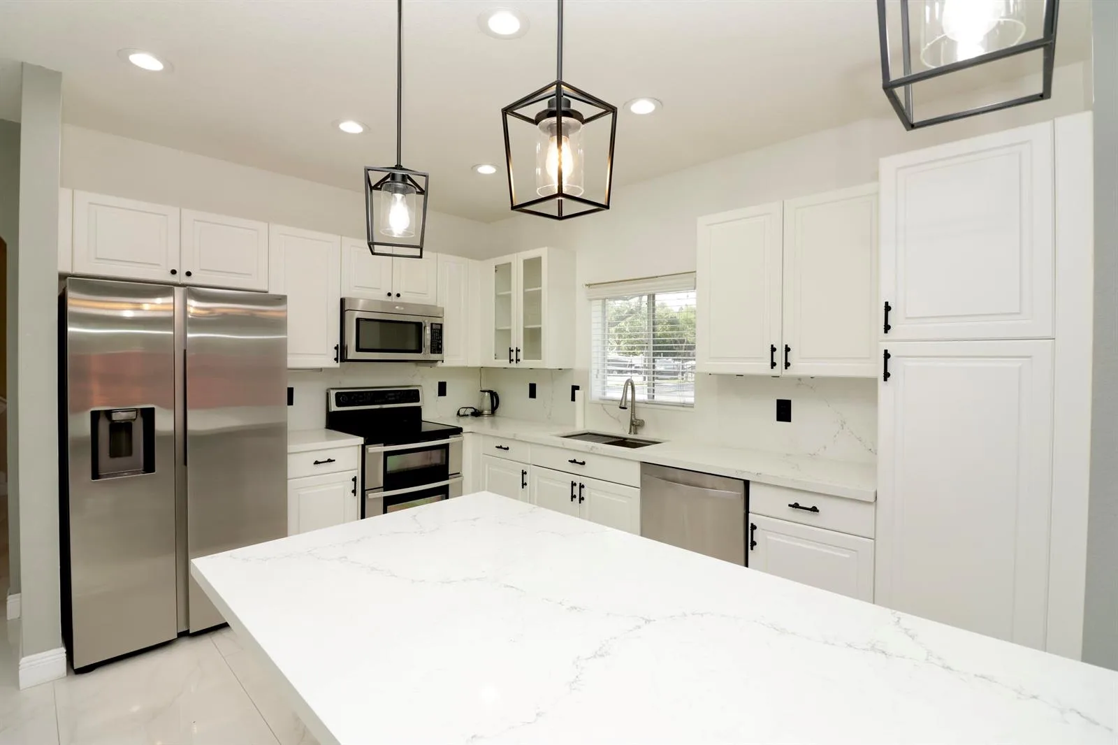 2952 NW 33RD Lane, Lauderdale Lakes, FL 33311