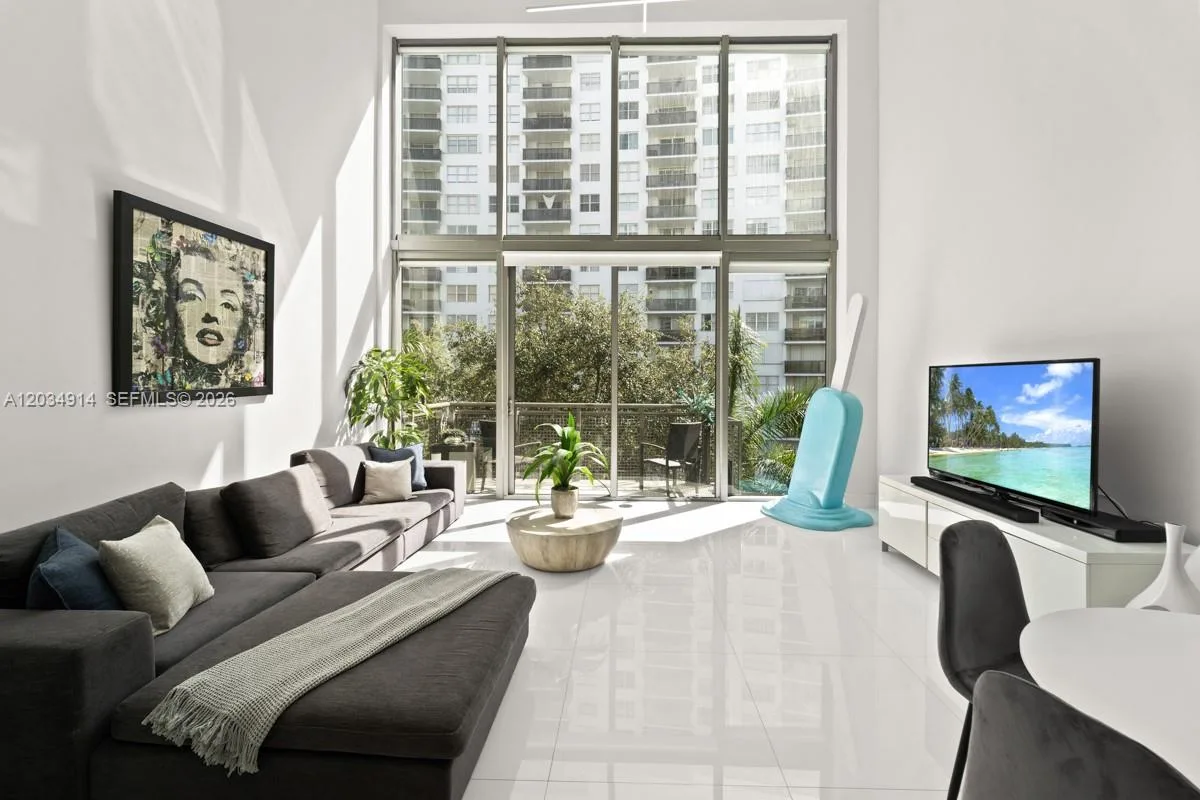6000 Collins Ave # 517, Miami Beach, FL 33140