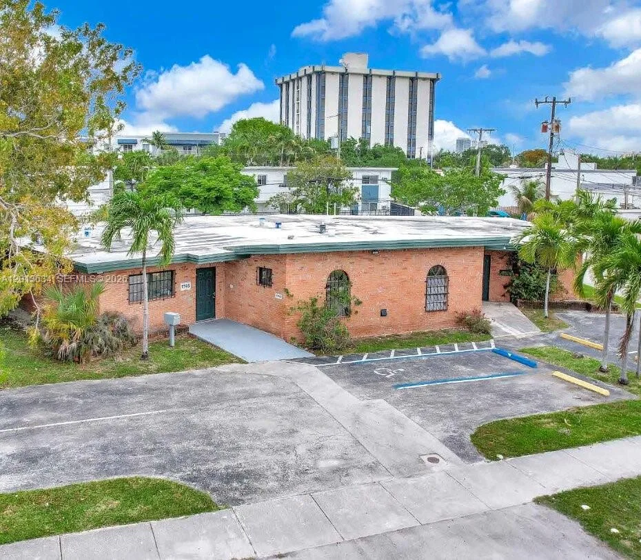 1747 NE 124th St, North Miami, FL 33181 photo 4