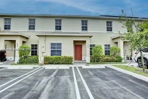 565 NE 5th Pl, Florida City, FL 33034
