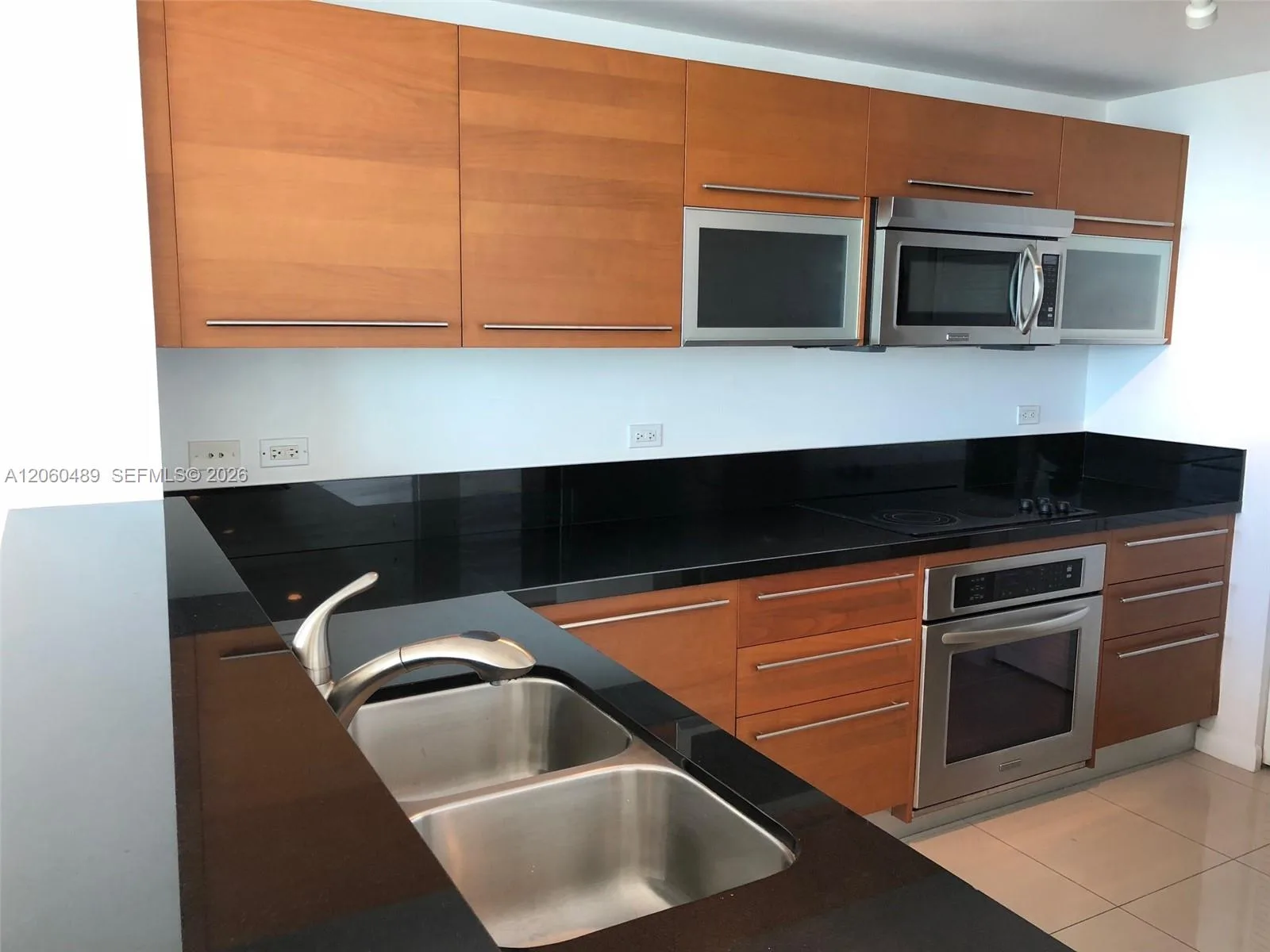253 NE 2nd St # 4207, Miami, FL 33132 photo 4