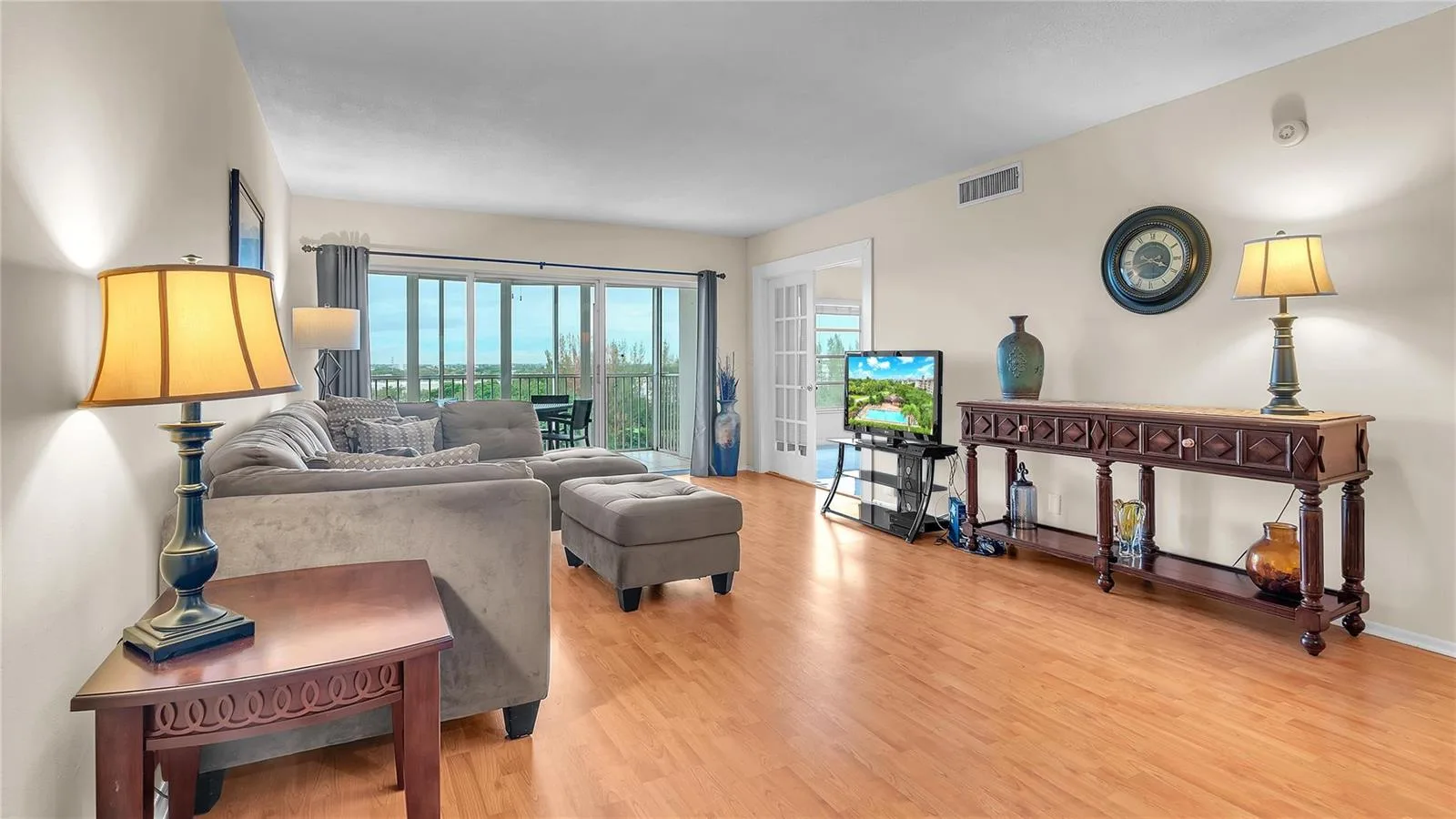 3150 N Palm Aire Drive # 909, Pompano Beach, FL 33069