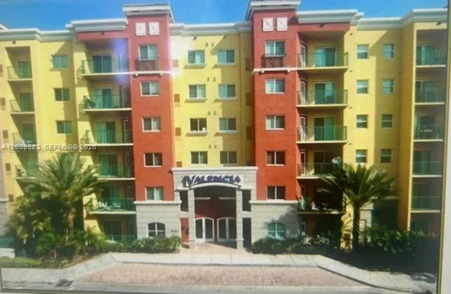 6001 SW 70th St # 114, South Miami, FL 33143