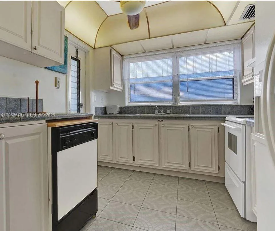 4047 NW 16 # 403, Lauderhill, FL 33313 photo 8