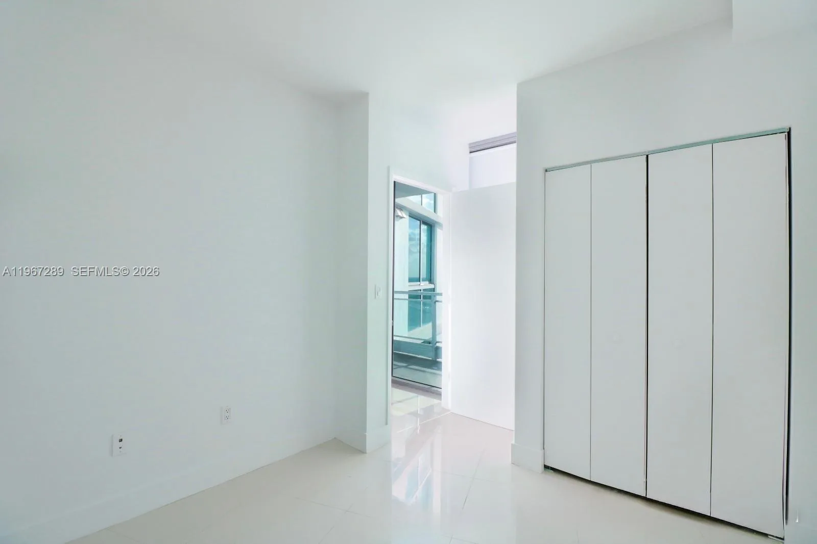 92 SW 3rd St # 2706, Miami, FL 33130