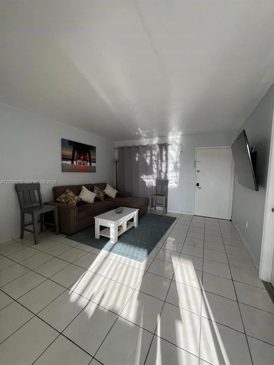8615 NW 8th St # 414, Miami, FL 33126 photo 2