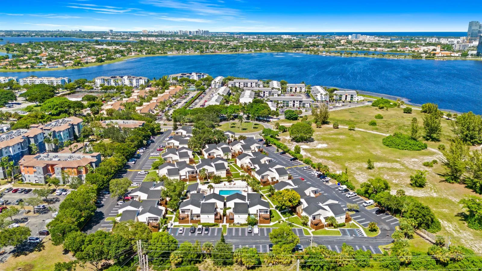 637 EXECUTIVE CENTER Drive # N105, West Palm Beach, FL 33401 — zdjęcie 3