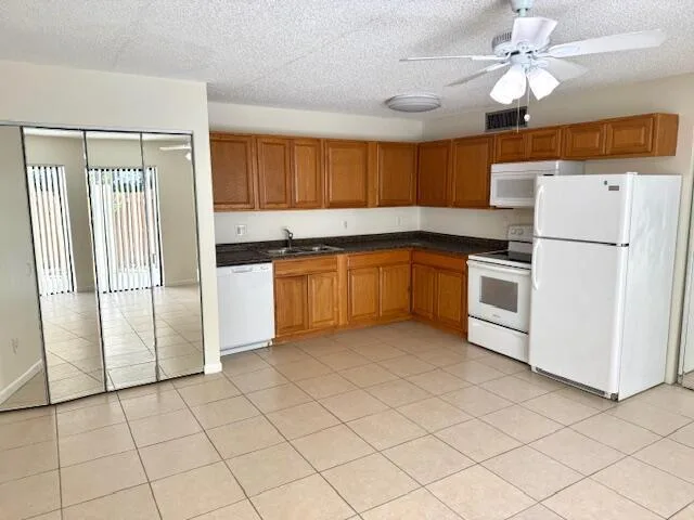 637 EXECUTIVE CENTER Drive # N105, West Palm Beach, FL 33401 — zdjęcie 5