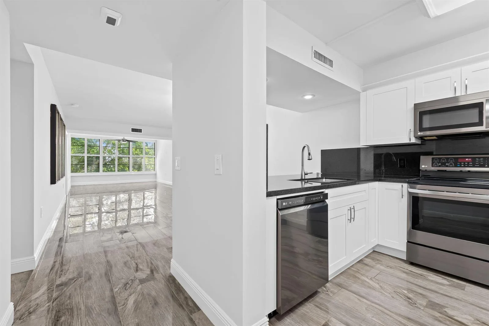 1502 Whitehall Drive # 403, Davie, FL 33324 photo 3