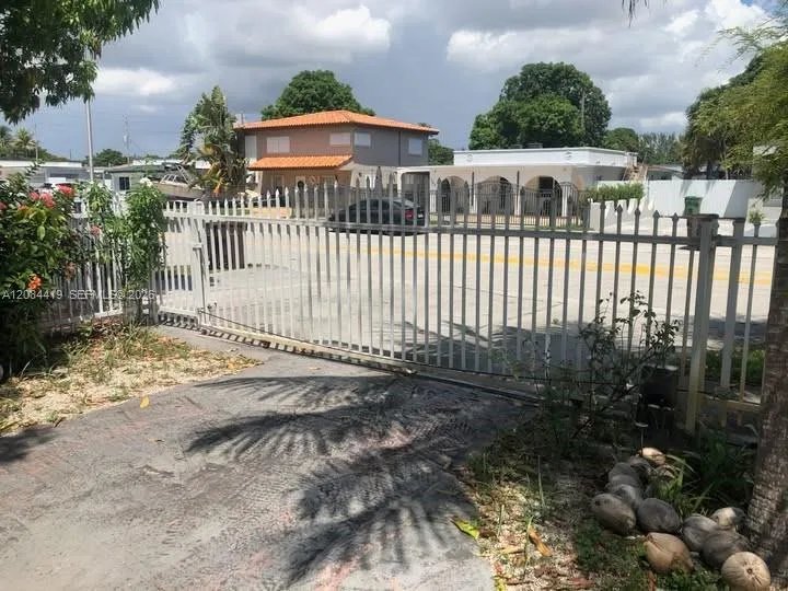 770 E 17th St, Hialeah, FL 33010