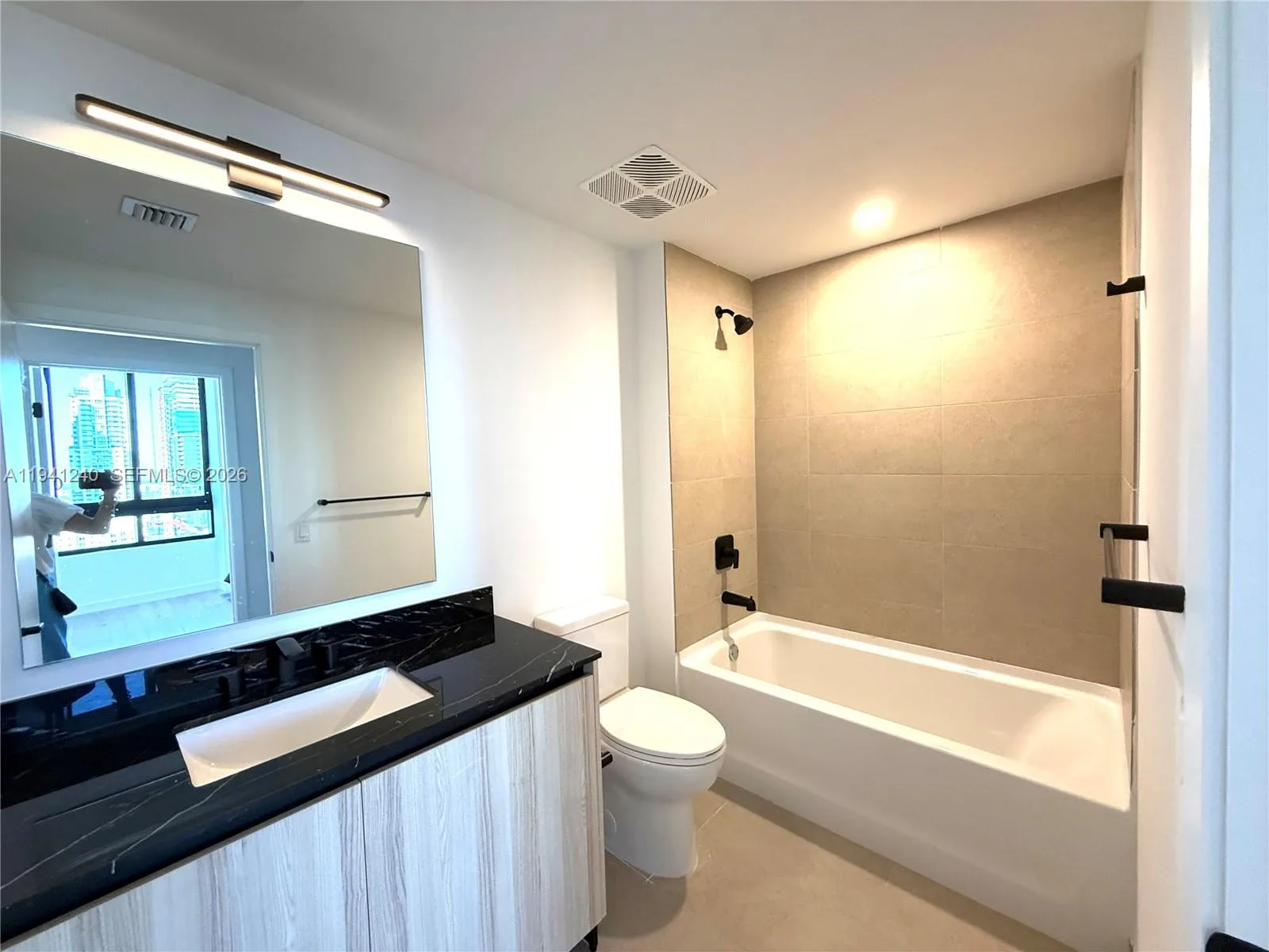 225 N MIAMI AVE # 3505, Miami, FL 33132 photo 13