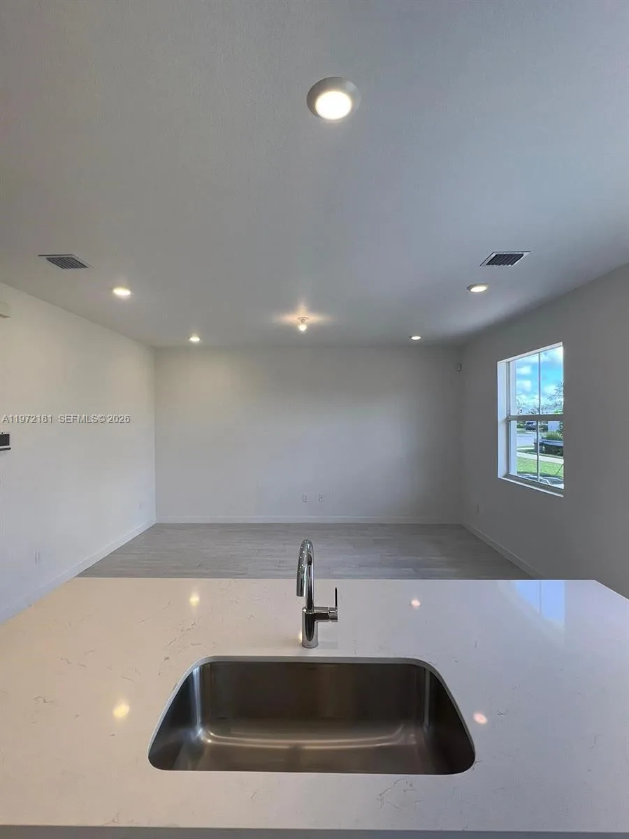 1765 SE 7th Ter, Homestead, FL 33034 photo 5
