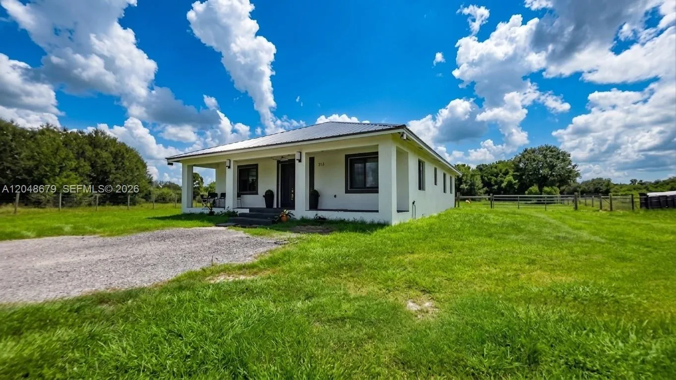 525 N Granja ST, Clewiston, FL 33440 photo 6