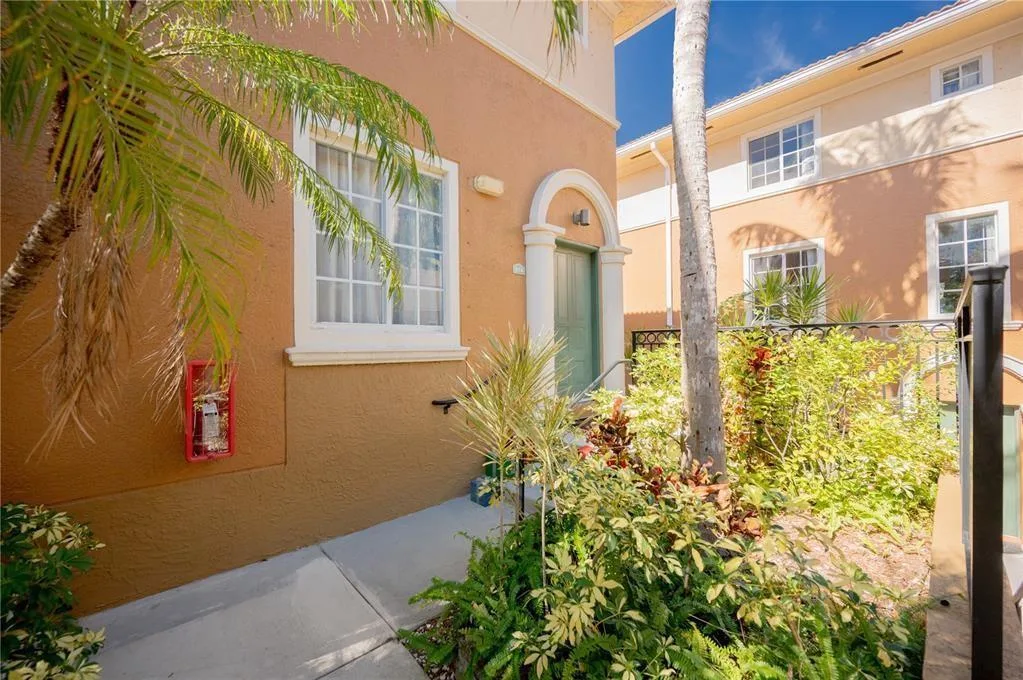 2841 NE 185th Street # 514, Miami, FL 33180