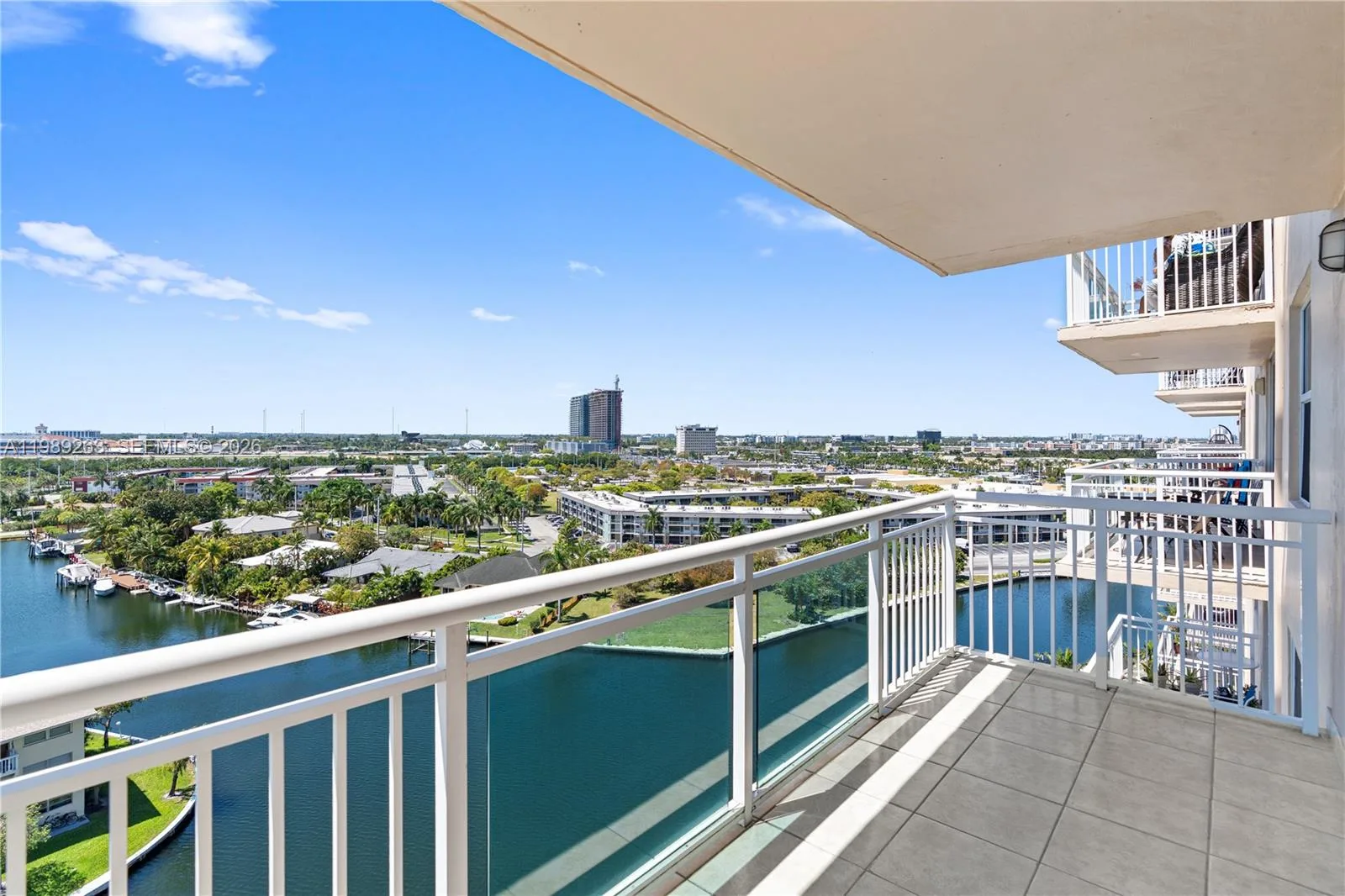 437 Golden Isles Dr # 11J, Hallandale Beach, FL 33009 — zdjęcie 3