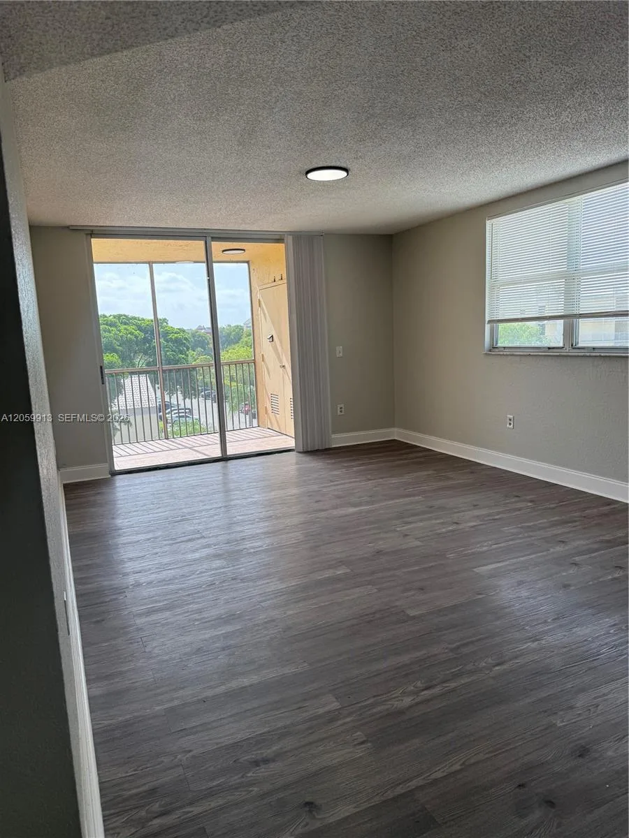 8323 Lake Dr # 506, Doral, FL 33166 photo 2