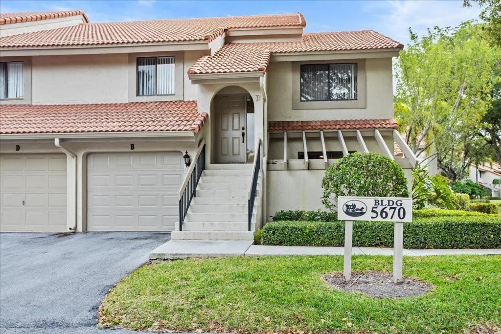 5670 Coach House Circle # B, Boca Raton, FL 33486