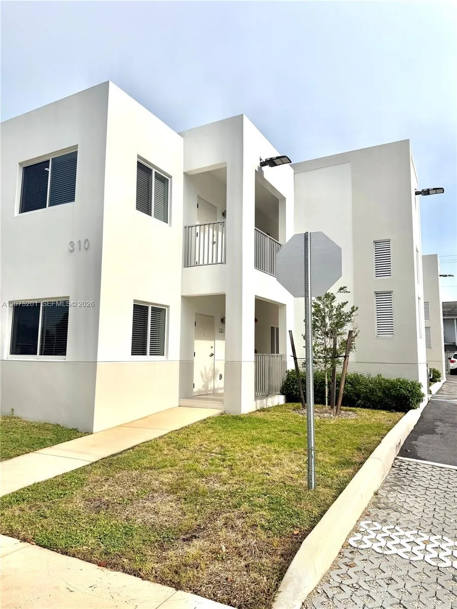310 E 7th St # 203, Hialeah, FL 33010
