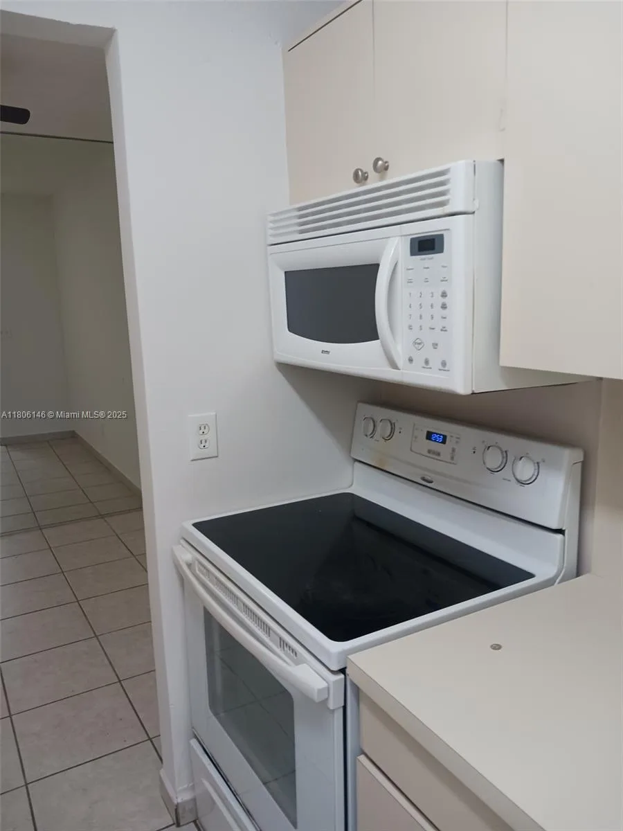 2700 NE 135th St # 30, North Miami, FL 33181