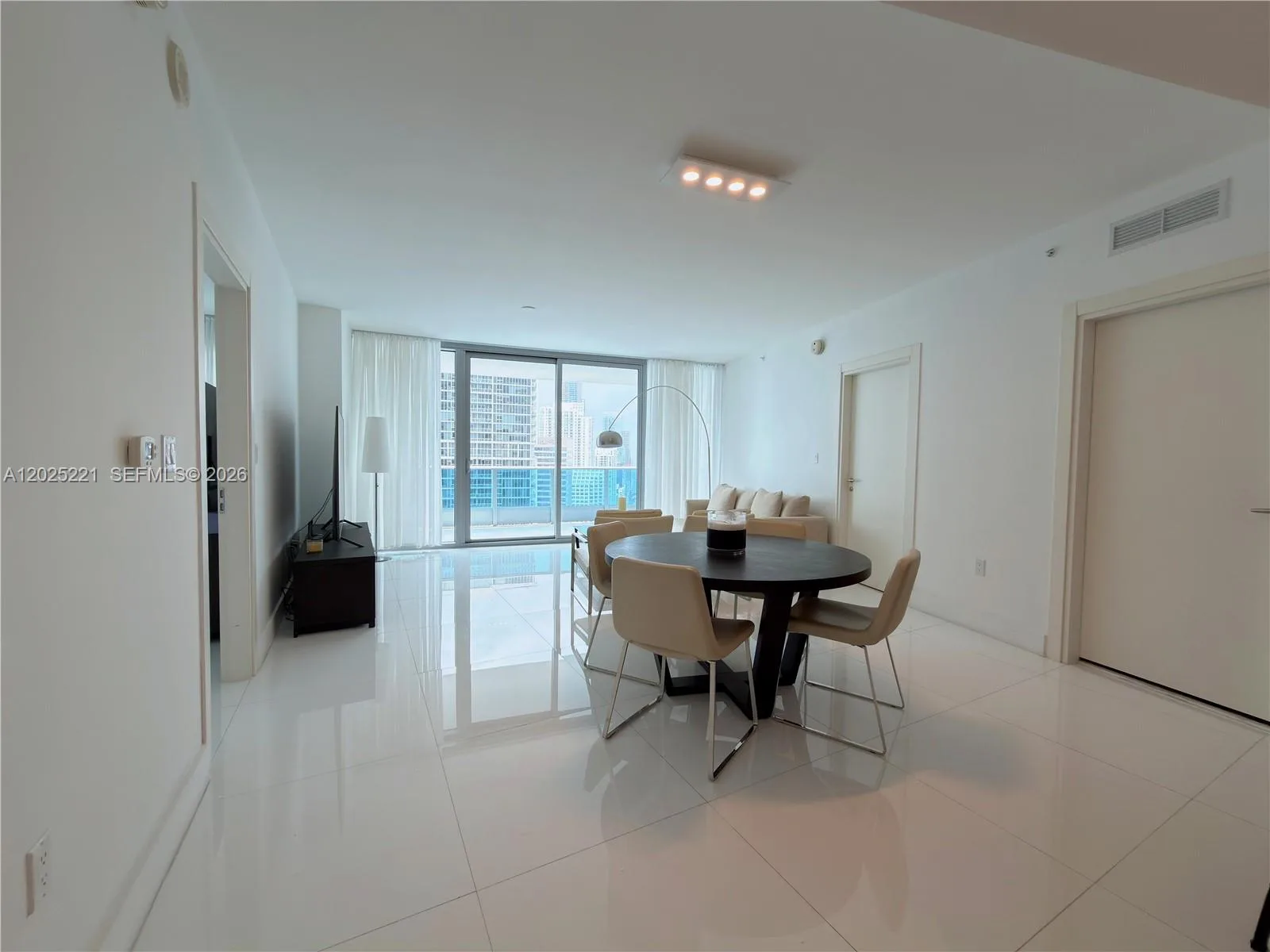 200 Biscayne Boulevard Way # 4104, Miami, FL 33131 photo 2