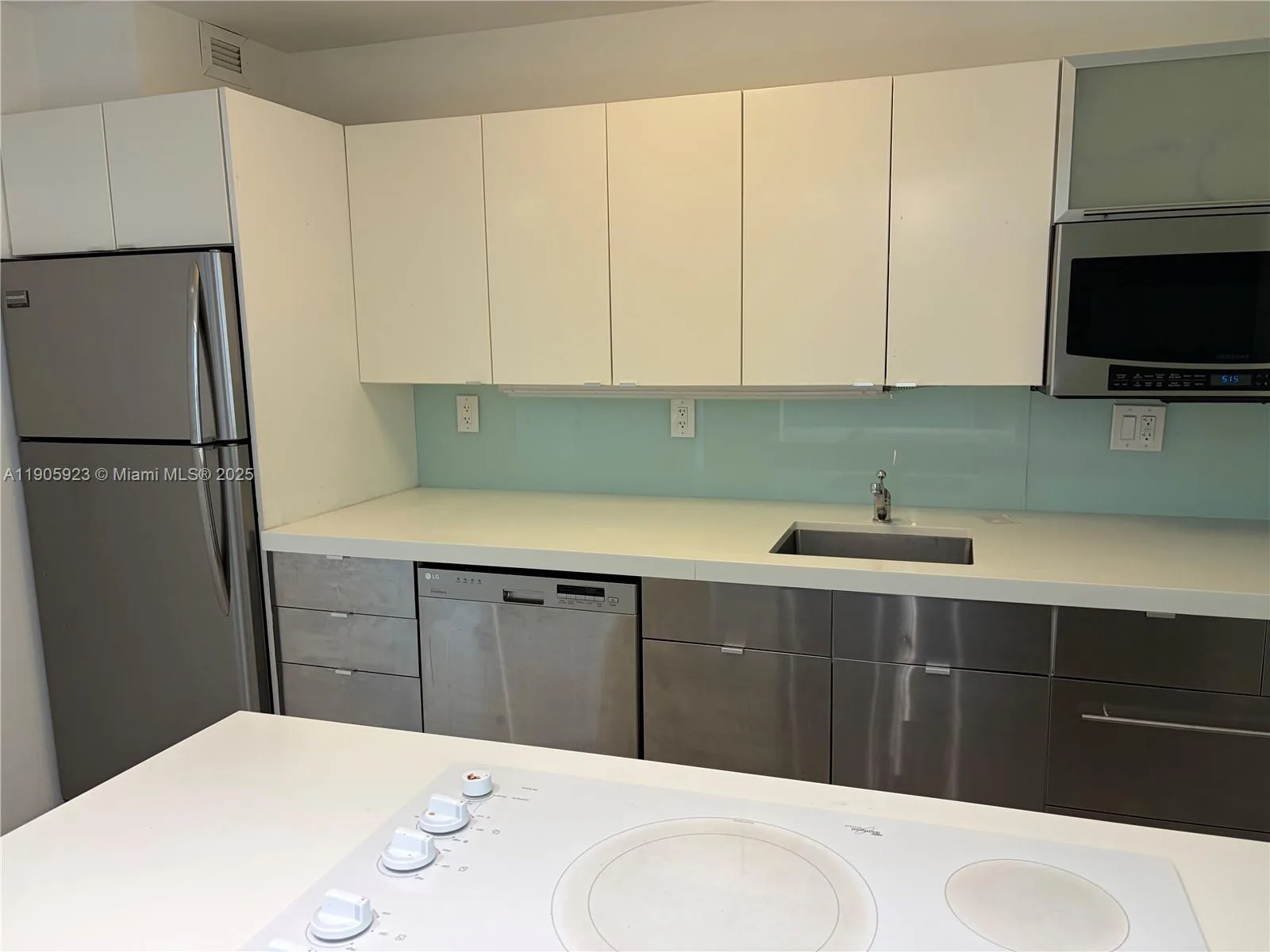 100 Bayview Dr # 222, Sunny Isles Beach, FL 33160