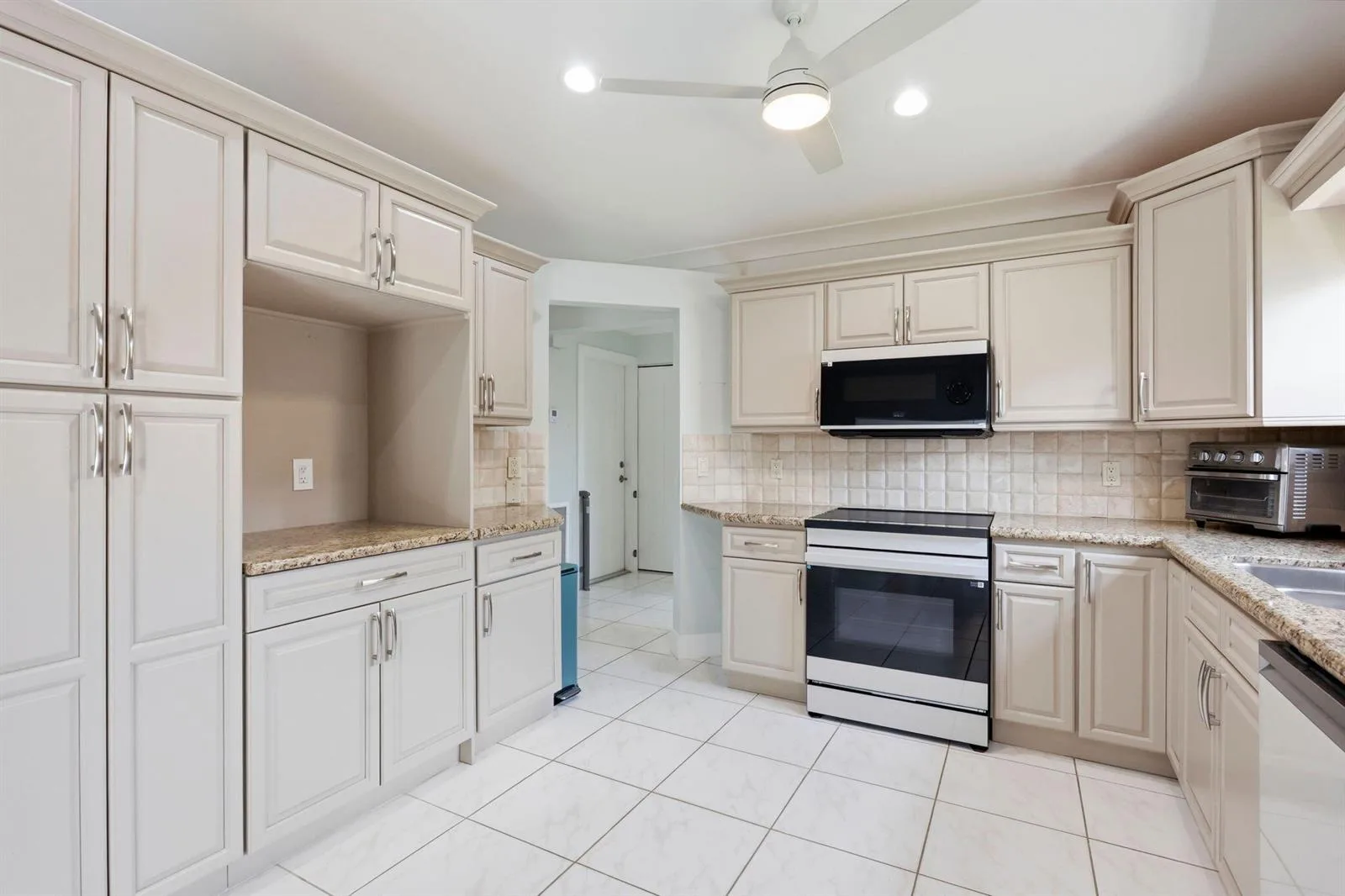 2390 NW 15TH Street NW, Delray Beach, FL 33445 photo 10