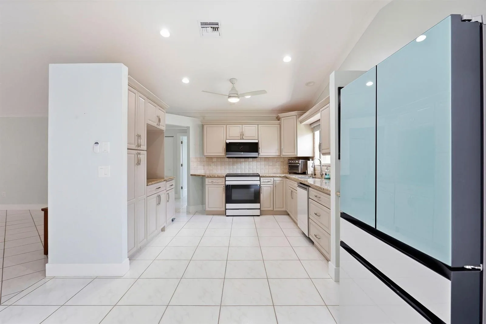 2390 NW 15TH Street NW, Delray Beach, FL 33445 photo 9