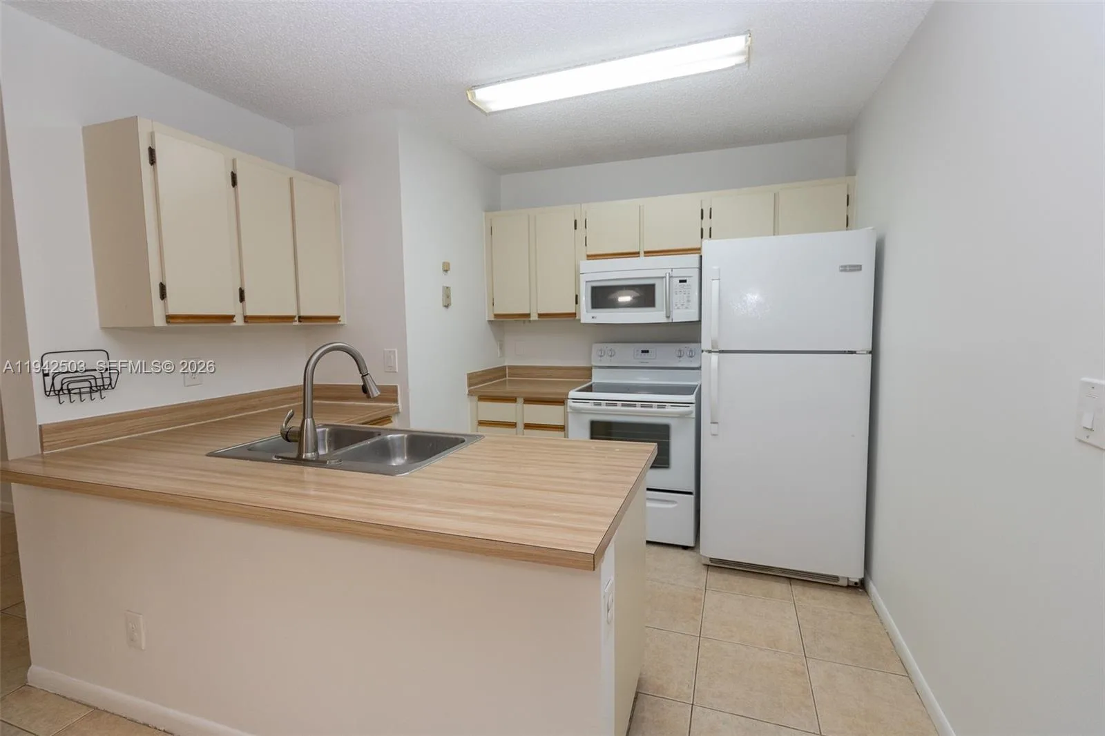 18328 NW 68th Ave # P, Hialeah, FL 33015 photo 2
